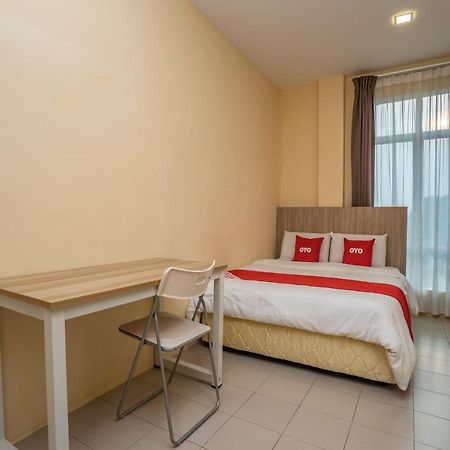 Oyo 44078 The Island Hotel Kampong Pasir Bogak Εξωτερικό φωτογραφία