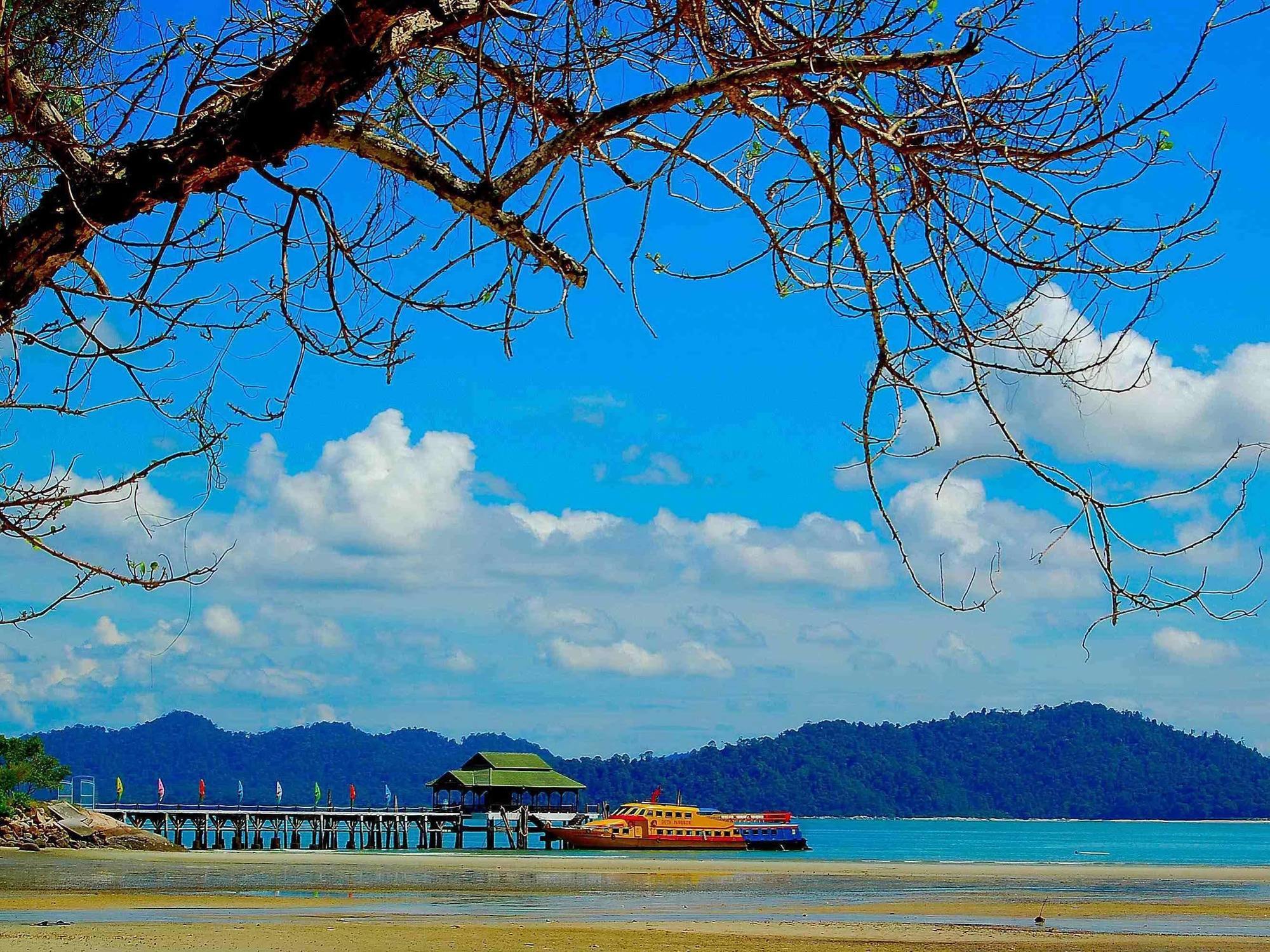 Oyo 44078 The Island Hotel Kampong Pasir Bogak Εξωτερικό φωτογραφία