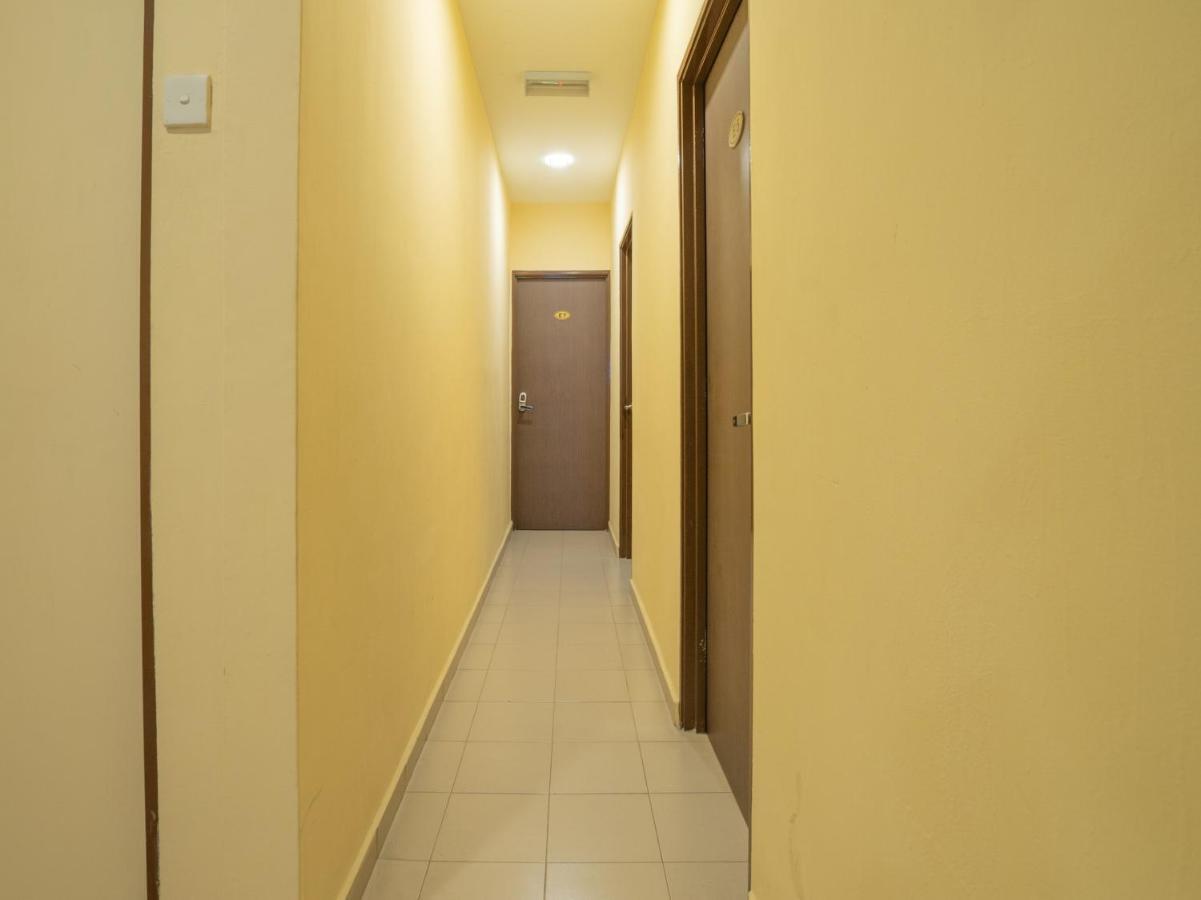 Oyo 44078 The Island Hotel Kampong Pasir Bogak Εξωτερικό φωτογραφία