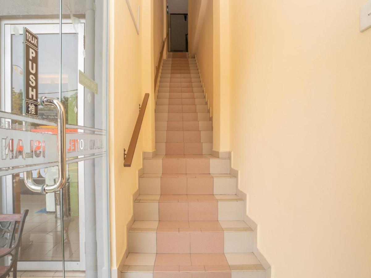 Oyo 44078 The Island Hotel Kampong Pasir Bogak Εξωτερικό φωτογραφία